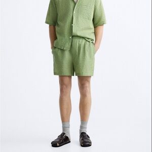 Green plaid men’s shorts